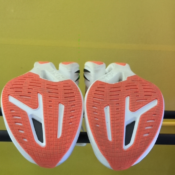 Women Hoka Cielo X1 2.0 Size 7 - Picture 5 of 8